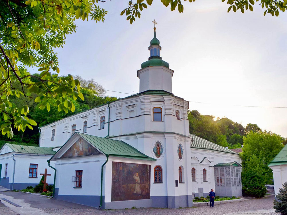 На территории Флоровского монастыря