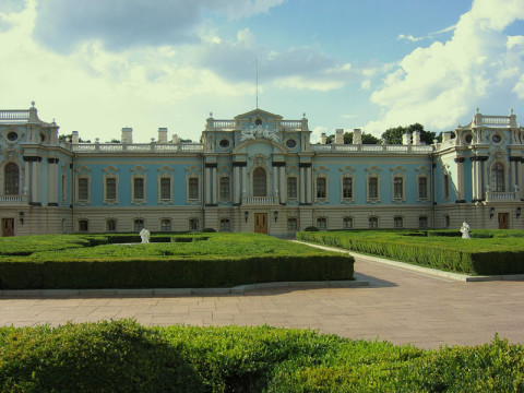 Мариинский дворец летом
