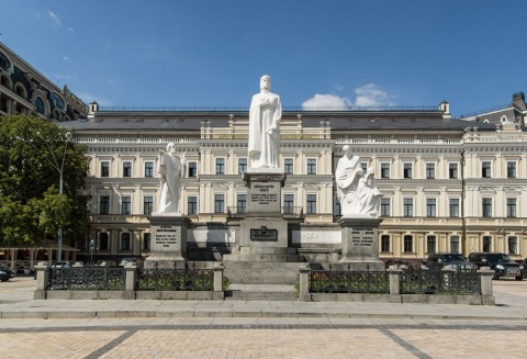 Памятник княгине Ольге