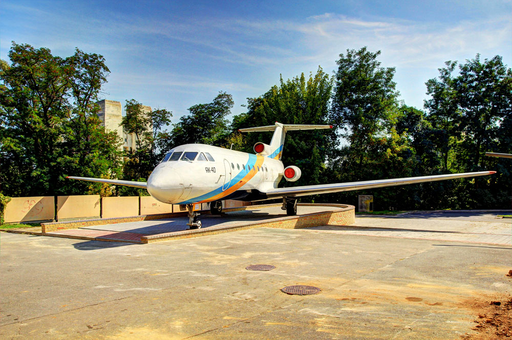 Самолет Як-40