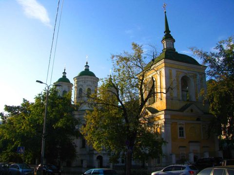 Колокольня и Покровская церковь вид с улицы
